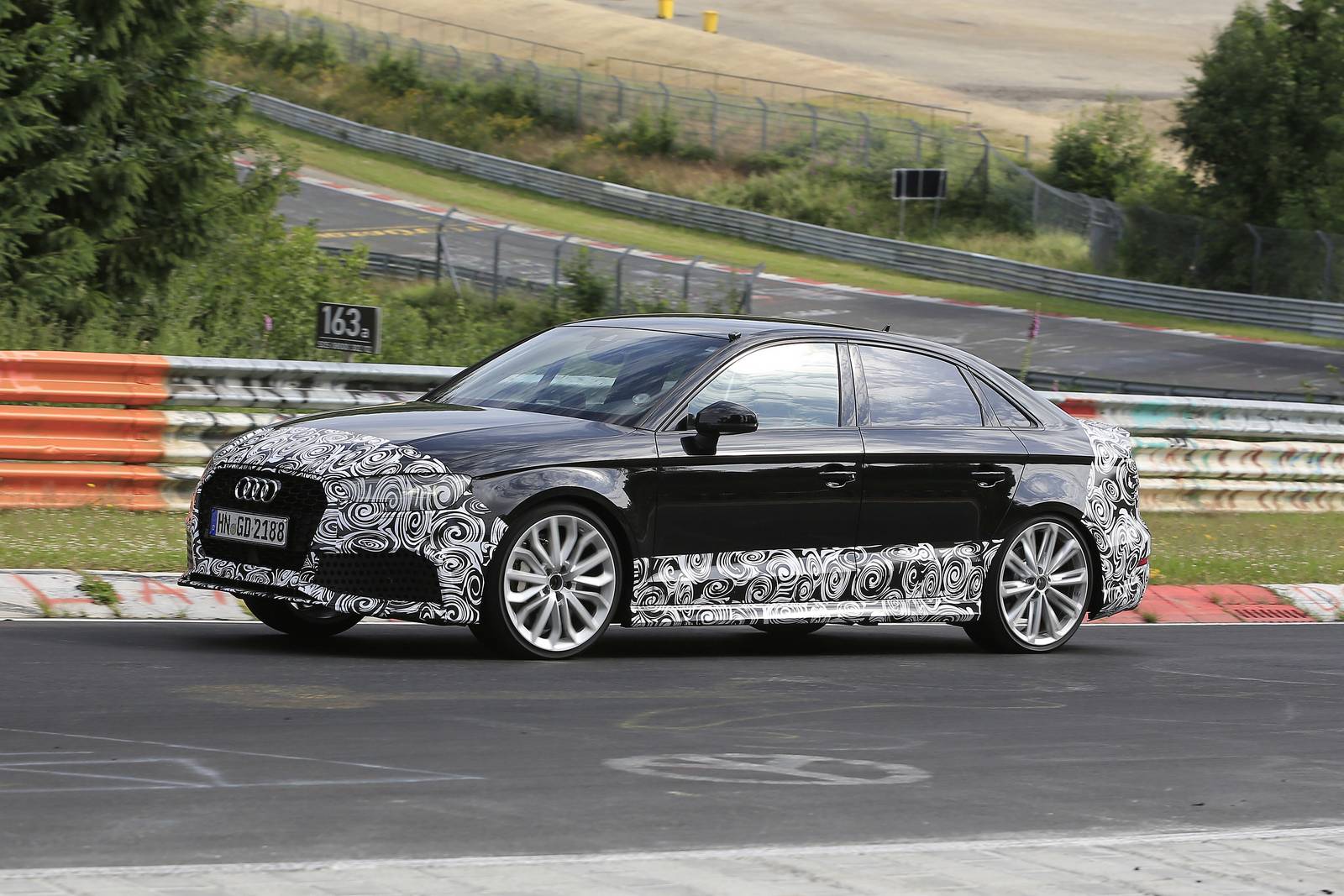 Audi RS3 Sedan наконец-то был запечатлён на гоночном треке